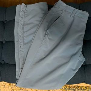 Under Armour Men’s blue golf pants (34/32)